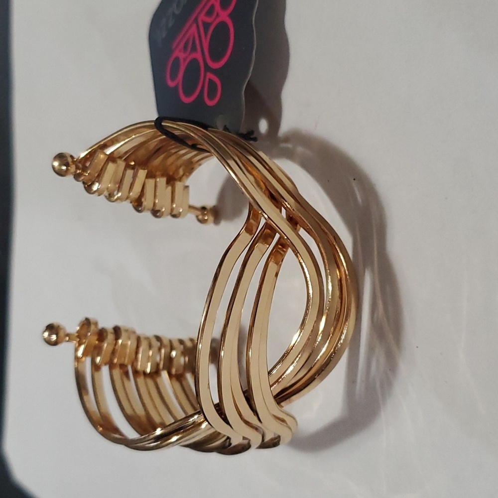 Paparazzi gold wave cuff nwt